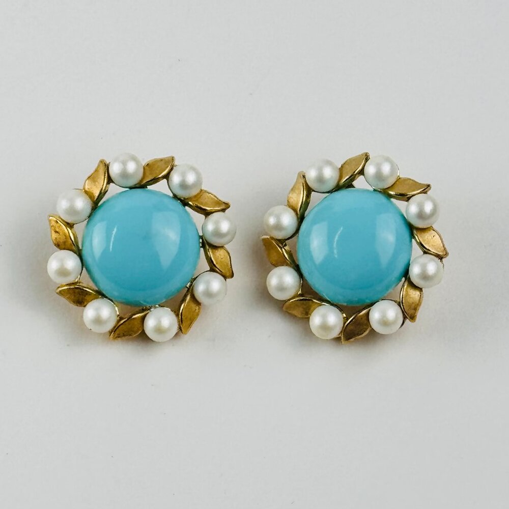 Vintage Trifari Faux Turquois & White Bead Gold Tone Metal Clip Earrings
